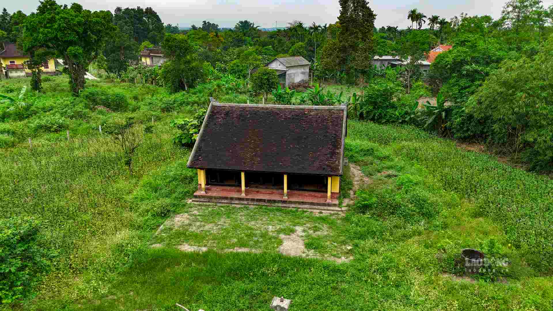 Sau làng cổ Đường Lâm (Sơn Tây, Hà Nội), làng cổ Phước Tích (Thừa Thiên Huế) là ngôi làng cổ thứ 2 được Nhà nước công nhận và cấp bằng Di tích quốc gia.