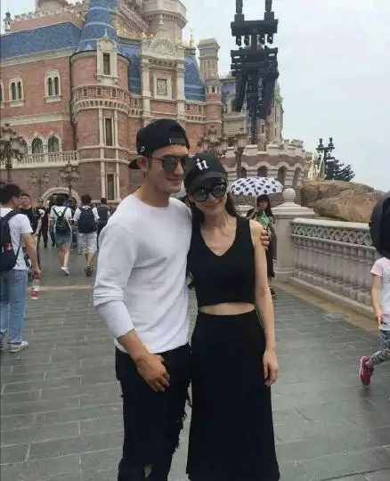 Hình ảnh Huỳnh Hiểu Minh cùng Angela Baby đi chơi cùng nhau trước khi ly hôn. Ảnh: Weibo