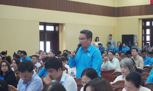 Người lao động góp ý về Luật BHXH với Đoàn đại biểu Quốc hội TP Đà Nẵng. Ảnh: Văn Trực