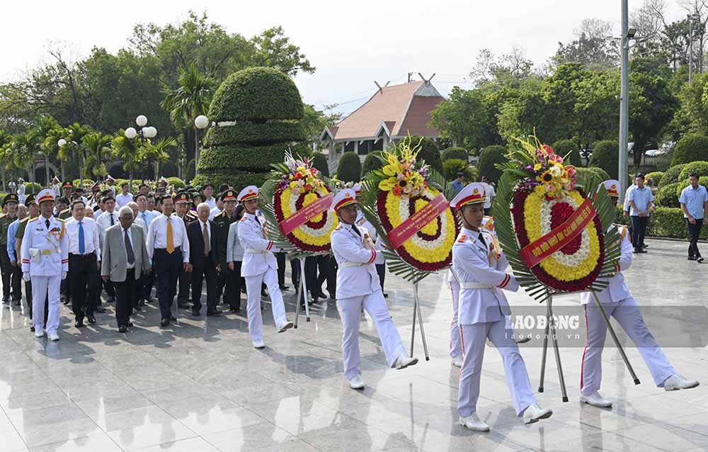 Tổng Bí thư Nguyễn Phú Trọng gửi vòng hoa tri ân các anh hùng liệt sĩ.