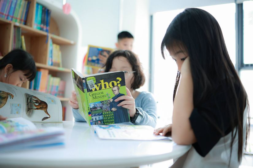 Việt Nam luôn đặt con người là trung tâm, chủ thể và mục tiêu của phát triển. Trong ảnh: Học sinh Trường liên cấp Phenikaa tại thư viện của trường. Ảnh: Hải Nguyễn