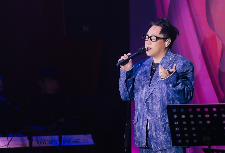 Ca sĩ Trung Quân tại họp báo công bố live concert 1689. Ảnh: NVCC