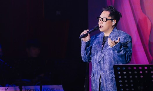 Ca sĩ Trung Quân tại họp báo công bố live concert 1689. Ảnh: NVCC