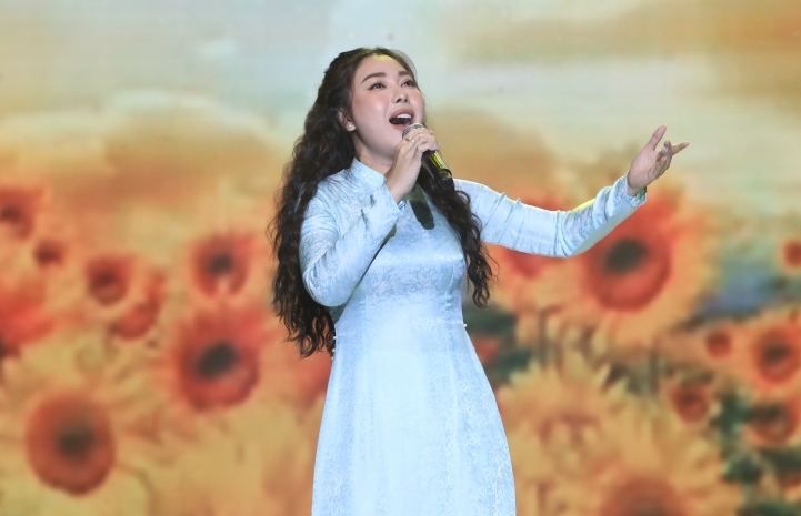 Thiên Phú được khen trong đêm thi của “Dấu ấn Việt”. Ảnh: Khang