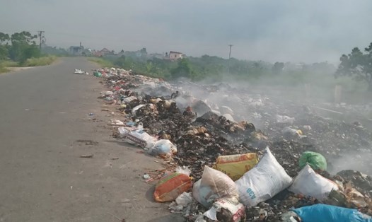 UBND huyện Vũ Thư (tỉnh Thái Bình) chỉ đạo khẩn trương xử lý tình trạng ô nhiễm tại bãi rác ở xã Đồng Thanh. Ảnh tư liệu do người dân cung cấp