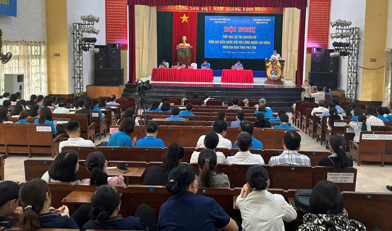 Hơn 100 đoàn viên, CNLĐ trên địa bàn Phú Yên tham dự chương trình. Ảnh: Phương Uyên