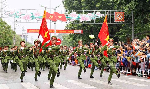 Cuộc diễu binh, diễu hành lớn nhất sau 70 năm Chiến thắng Điện Biên Phủ. Ảnh: Văn Thành Chương