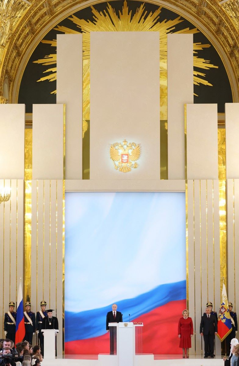 Sau khi ông Putin tuyên thệ, Chủ tịch Tòa án Hiến pháp Nga Valery Zorkin tuyên bố ông Putin chính thức trở thành Tổng thống Nga. Ảnh: AFP