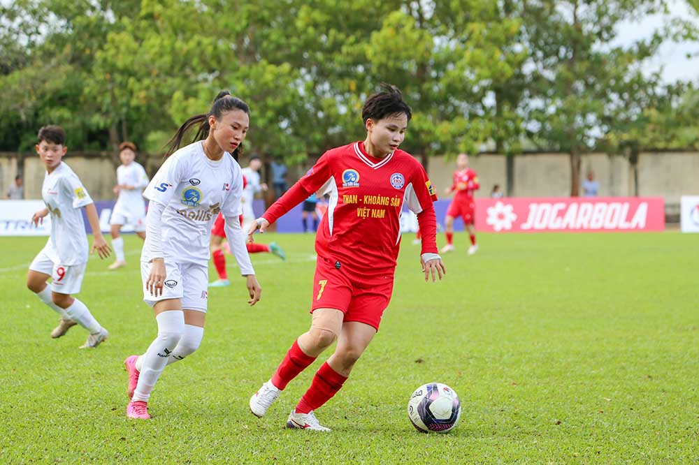 Than Khoảng Sản Việt Nam quyết tâm giành chiến thắng đầu tiên ở giải nữ vô địch quốc gia 2024. Ảnh: VFF