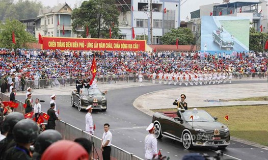 Lễ kỷ niệm, diễu binh, diễu hành 70 năm Chiến thắng Điện Biên Phủ. Ảnh: NHÓM PV