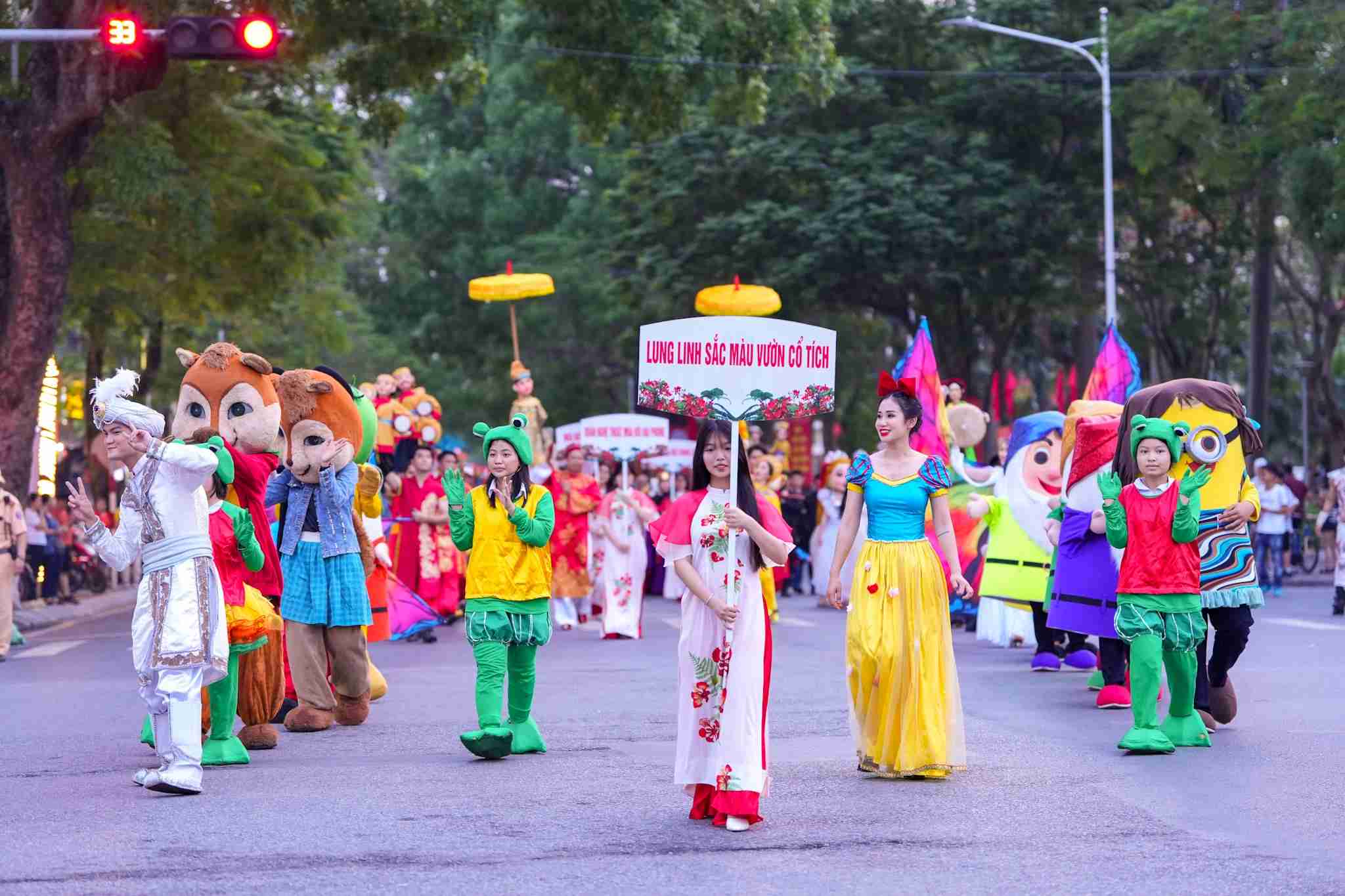 Màn diễu hành đầy màu sắc khai mạc liên hoan Múa rối Hải Phòng 2024. Ảnh: Cổng TTĐT Hải Phòng