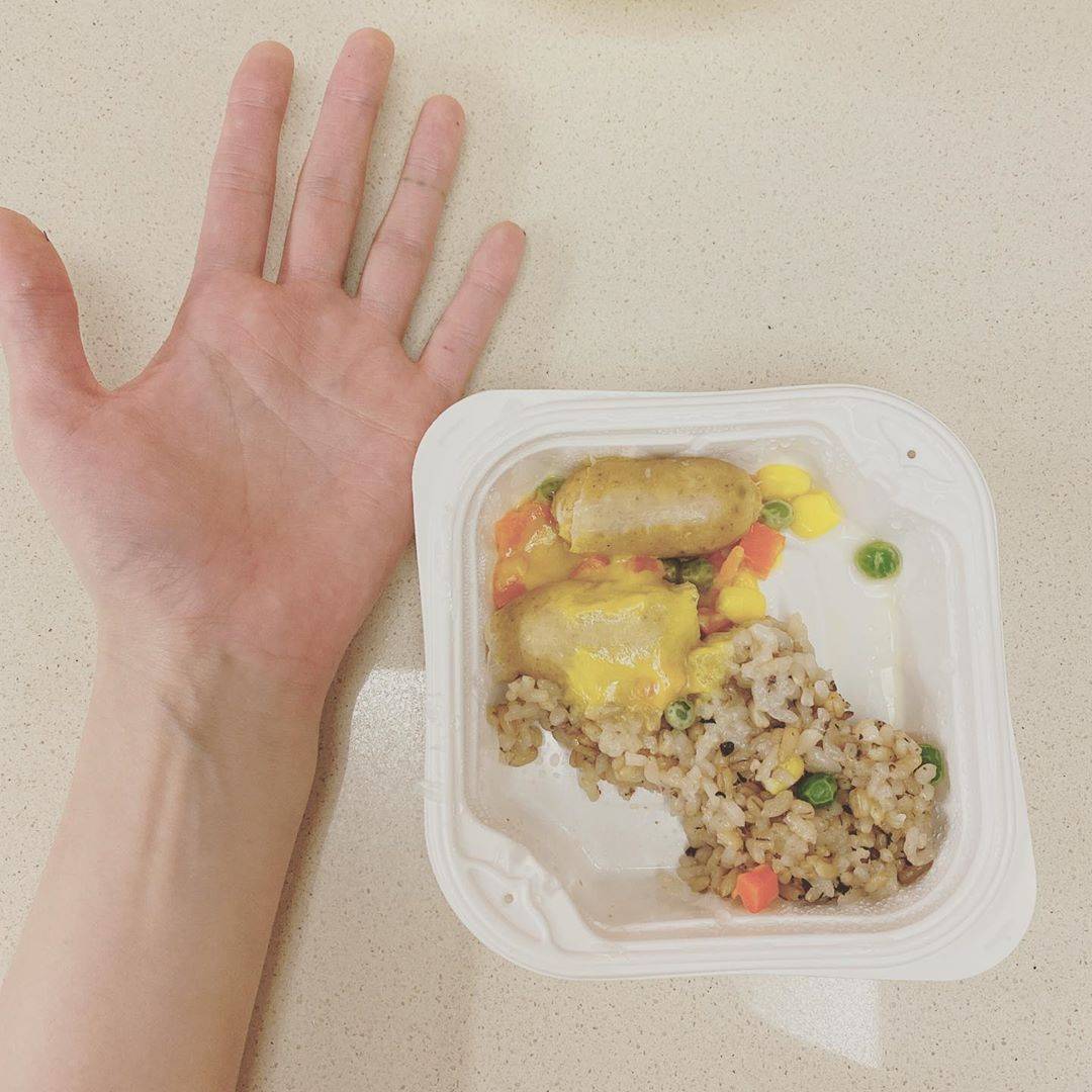 Suất ăn ít ỏi từng được HyunA chia sẻ. Ảnh: Instagram nhân vật