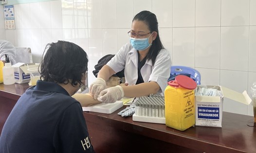 Khám sức khỏe, xét nghiệm máu miễn phí cho người cao tuổi tại TPHCM. Ảnh: Nguyễn Ly