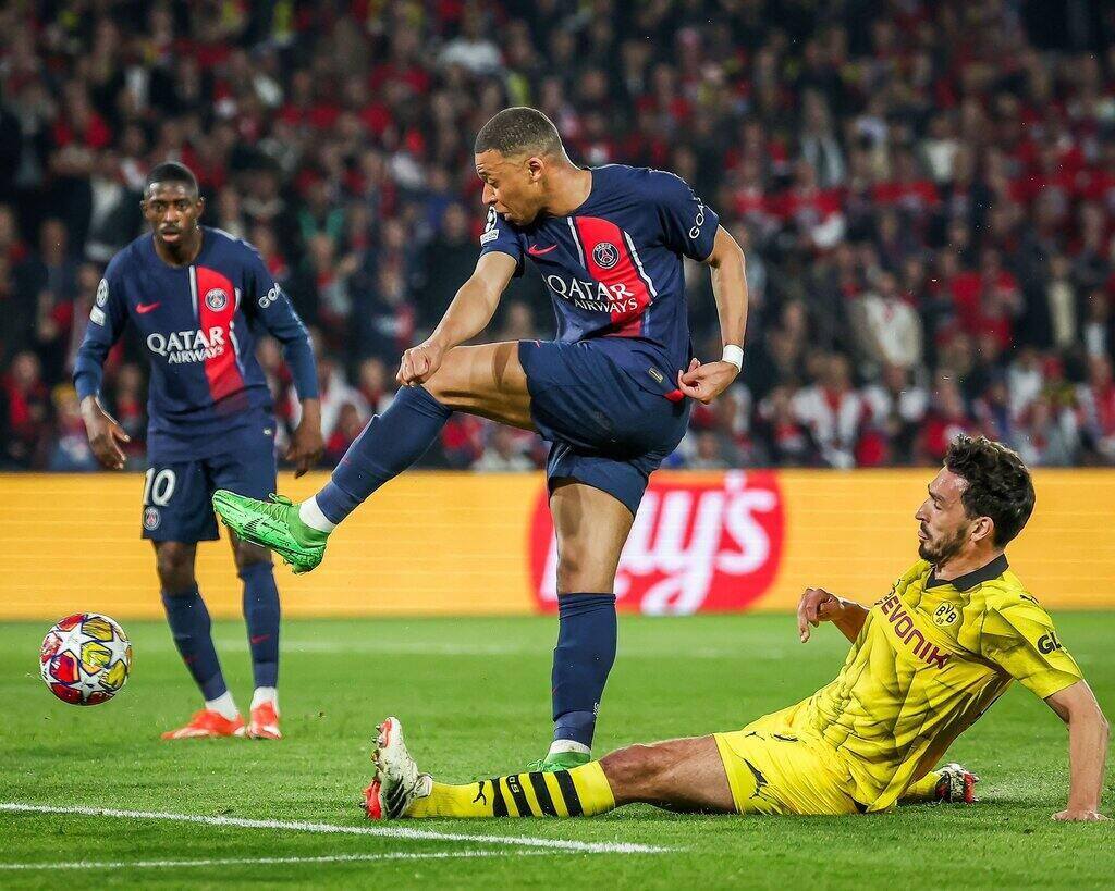 Rio Ferdinand chê màn trình diễn của Kylian Mbappe trước Dortmund