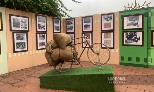 Chiếc xe đạp thồ được sử dụng trong Chiến dịch Điện Biên Phủ được trưng bày tại Bảo tàng tỉnh Yên Bái. Ảnh: Hồng Nguyên