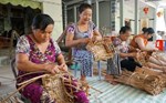 Phụ nữ nông thôn Sóc Trăng tăng thu nhập từ nghề đan lục bình