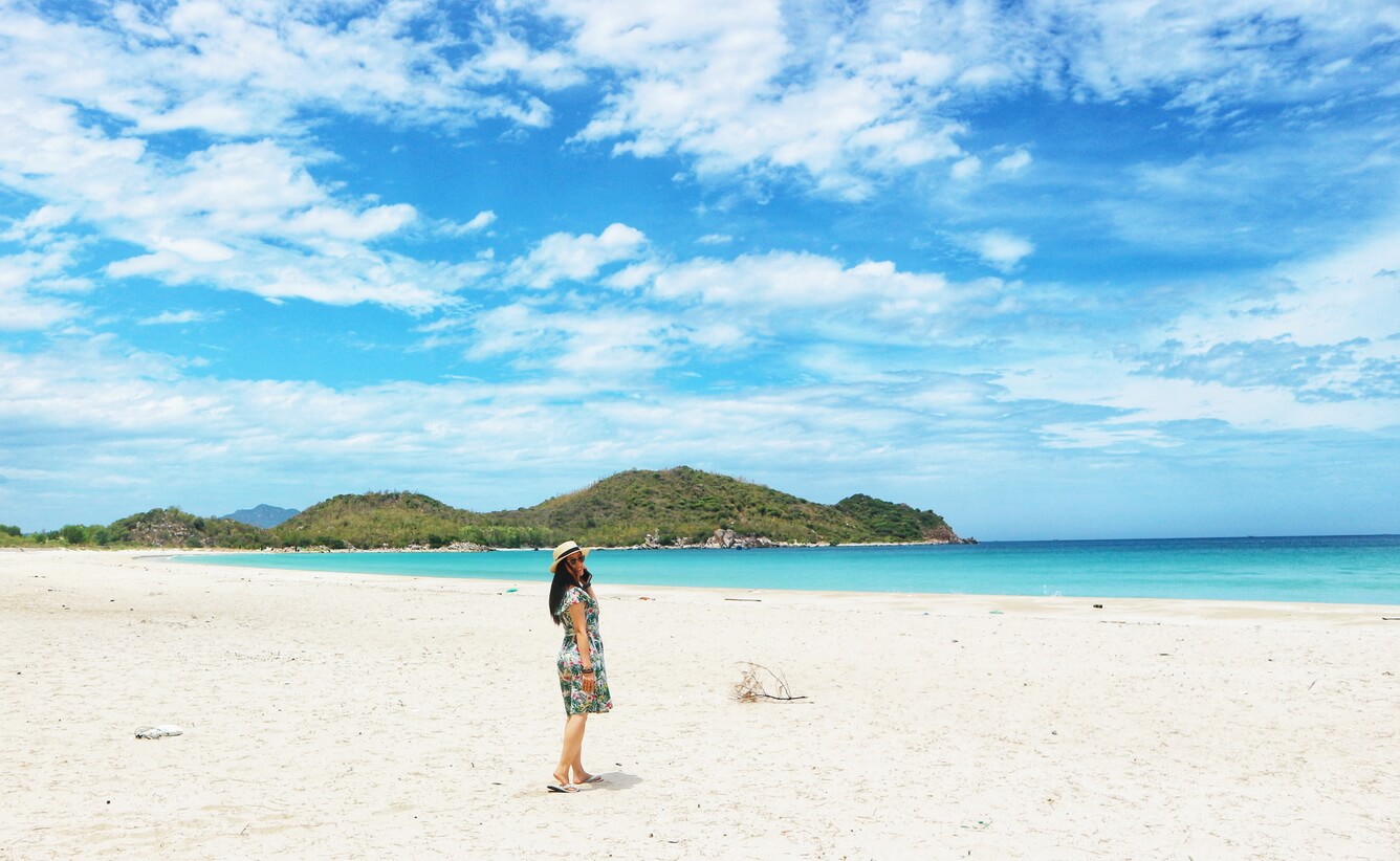 Khung cảnh thiên nhiên hoang sơ ở bãi biển Bình Tiên. Ảnh: Vietravel