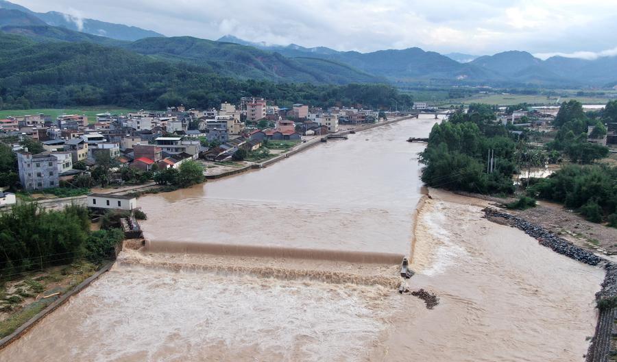 Nước lũ trên sông Bắc Giang ở tỉnh Quảng Đông phía nam Trung Quốc tháng 4 năm nay. Ảnh: Xinhua