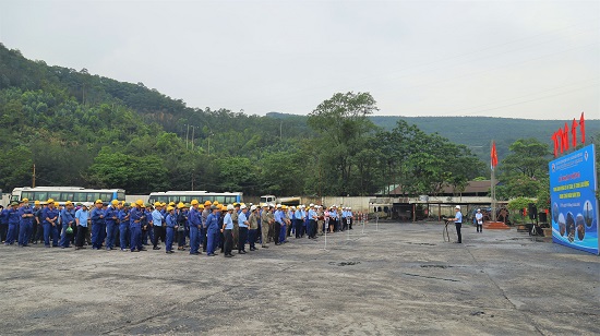 Công ty Than Hà Tu phát động Tháng an toàn vệ sinh lao động với mục tiêu giảm thiểu số vụ TNLĐ và sự cố do chủ quan. Ảnh: CĐ TKV