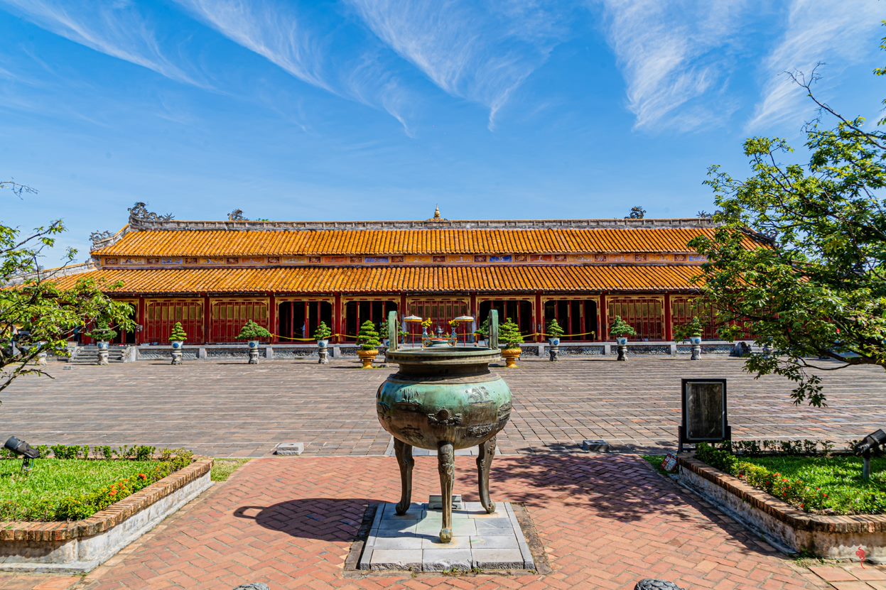 Vua Minh Mạng cho đúc Cửu đỉnh nhằm biểu thị sự trường tồn của triều đại, sự giàu đẹp và thống nhất toàn vẹn lãnh thổ của đất nước Việt Nam. Ảnh: Quảng An