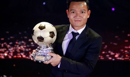 Đinh Thanh Trung từng là chủ nhân danh hiệu Quả bóng vàng Việt Nam 2017. Ảnh: Đức Đồng