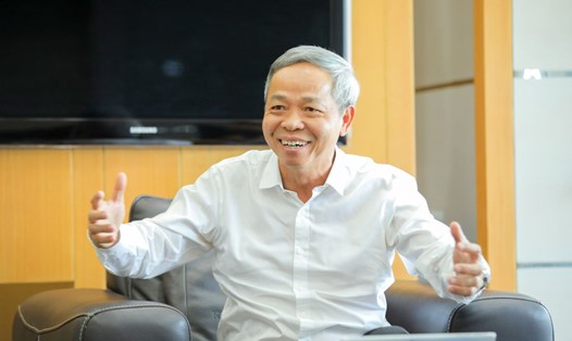 Chủ tịch CMC Nguyễn Trung Chính chia sẻ về chiến lược cạnh tranh bằng sự khác biệt và tạo giá trị cho khách hàng, sau khi CMC mở văn phòng tại Hàn Quốc. Ảnh: CMC