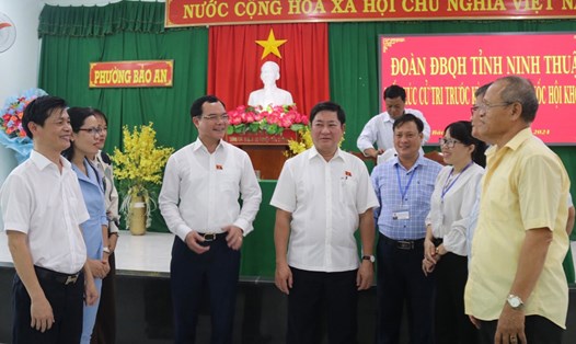Chủ tịch Tổng LĐLĐVN tiếp xúc cử tri Ninh Thuận. Ảnh Thanh Thúy