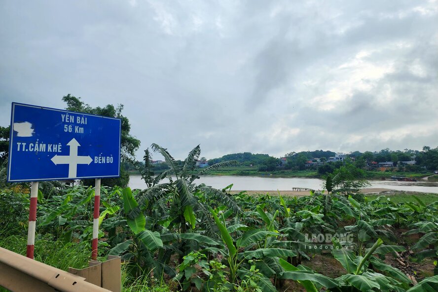 30km Sông Hồng cắt ngang huyện Cẩm Khê và Thanh Ba, tỉnh Phú Thọ. Ảnh: Tô Công.