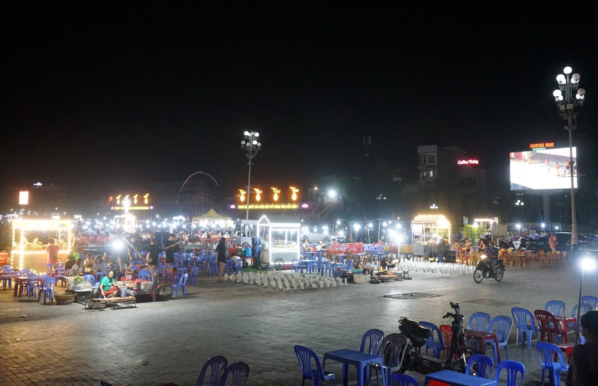 Cụ thể, tại khu vực quảng trường Lam Sơn sẽ được bố trí diễn ra các hoạt động văn hóa, âm nhạc, thể thao, trình diễn thời trang, trò chơi, trò diễn dân gian, nghệ thuật đường phố… Ảnh: Quách Du