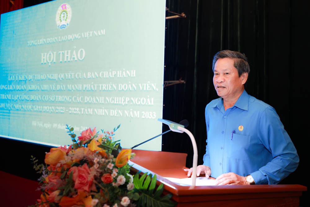 Ông Huỳnh Thanh Xuân, Phó Chủ tịch Tổng LĐLĐVN phát biểu khai mạc hội thảo. Ảnh: Hải Nguyễn