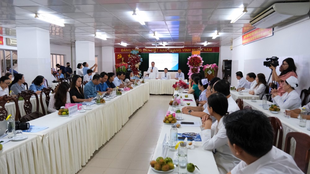 Buổi họp báo thông tin về trường hợp ghép thận thành công của Bệnh viện ĐKTW Cần Thơ vào sáng 9.5. Ảnh: Phong Linh. 