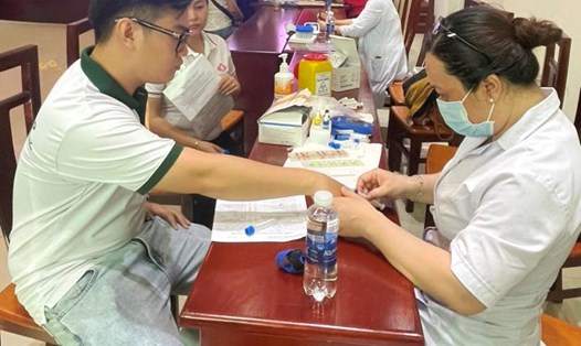 Đoàn viên, người lao động Kiên Giang tích cực hưởng ứng tham gia hiến máu tình nguyện. Ảnh: Mỹ Linh