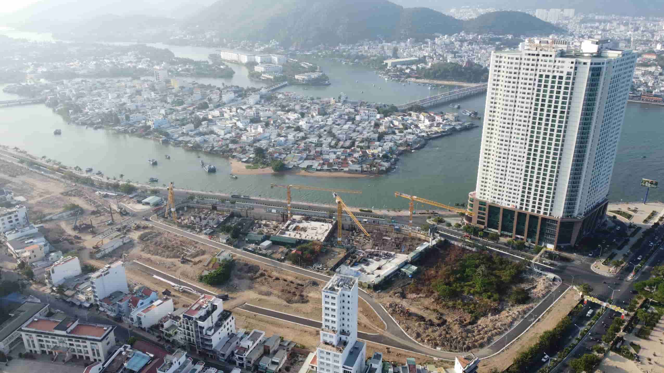 Công an đang xác minh, điều tra dấu hiệu vi phạm trong quá trình thu hồi đất và giao đất thực hiện dự án Khu dân cư Cồn Tân Lập. Ảnh: Hữu Long 