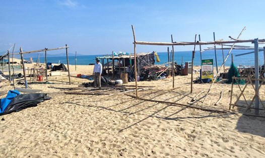 Toàn bộ lều quán "mọc" trái phép trên bãi biển thôn Xuân Thạnh (xã Mỹ An, Phù Mỹ, Bình Định) đã bị tháo dỡ sau khi Báo Lao Động phản ánh. Ảnh: UBND xã Mỹ An
