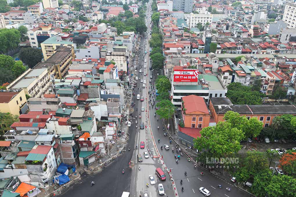 Ngày 9.5, theo ghi nhận của Lao Động, khu vực góc 1/4 tại nút giao này đã hoàn thành và thảm nhựa mặt đường.