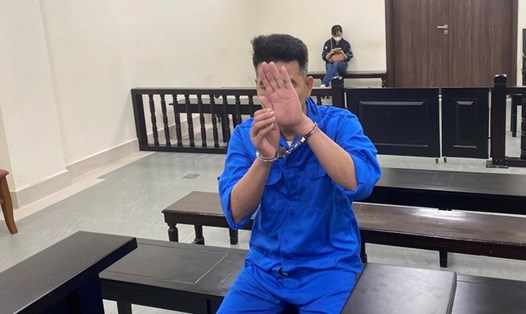 Nguyễn Thành Tâm bị đưa ra xét xử về hành vi lừa đảo. Ảnh: Đ.Nhung
