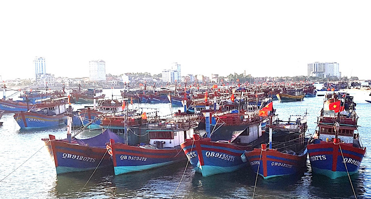 Ngư dân Quảng Bình vững tin vươn khơi, bám biển sản xuất. Ảnh: Lê Phi Long