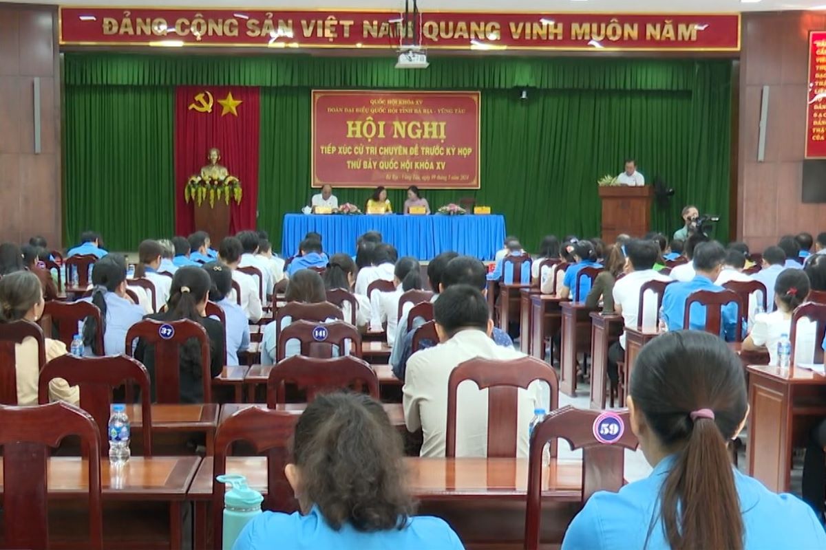 Quang cảnh buổi tiếp xúc cử tri. Ảnh: Thành An