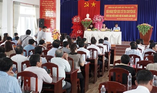 Lần đầu tiên tỉnh Bạc Liêu tổ chức hội nghị tiếp xúc cử tri chuyên đề giữa Đại biểu Quốc hội và người làm muối. Ảnh: Nhật Hồ