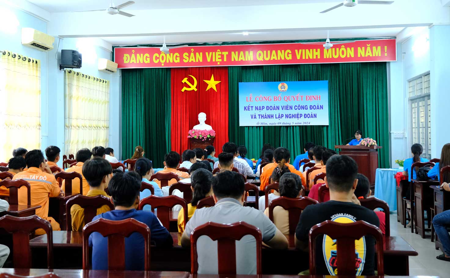 Quang cảnh buổi lễ. Ảnh: Mỹ Ly