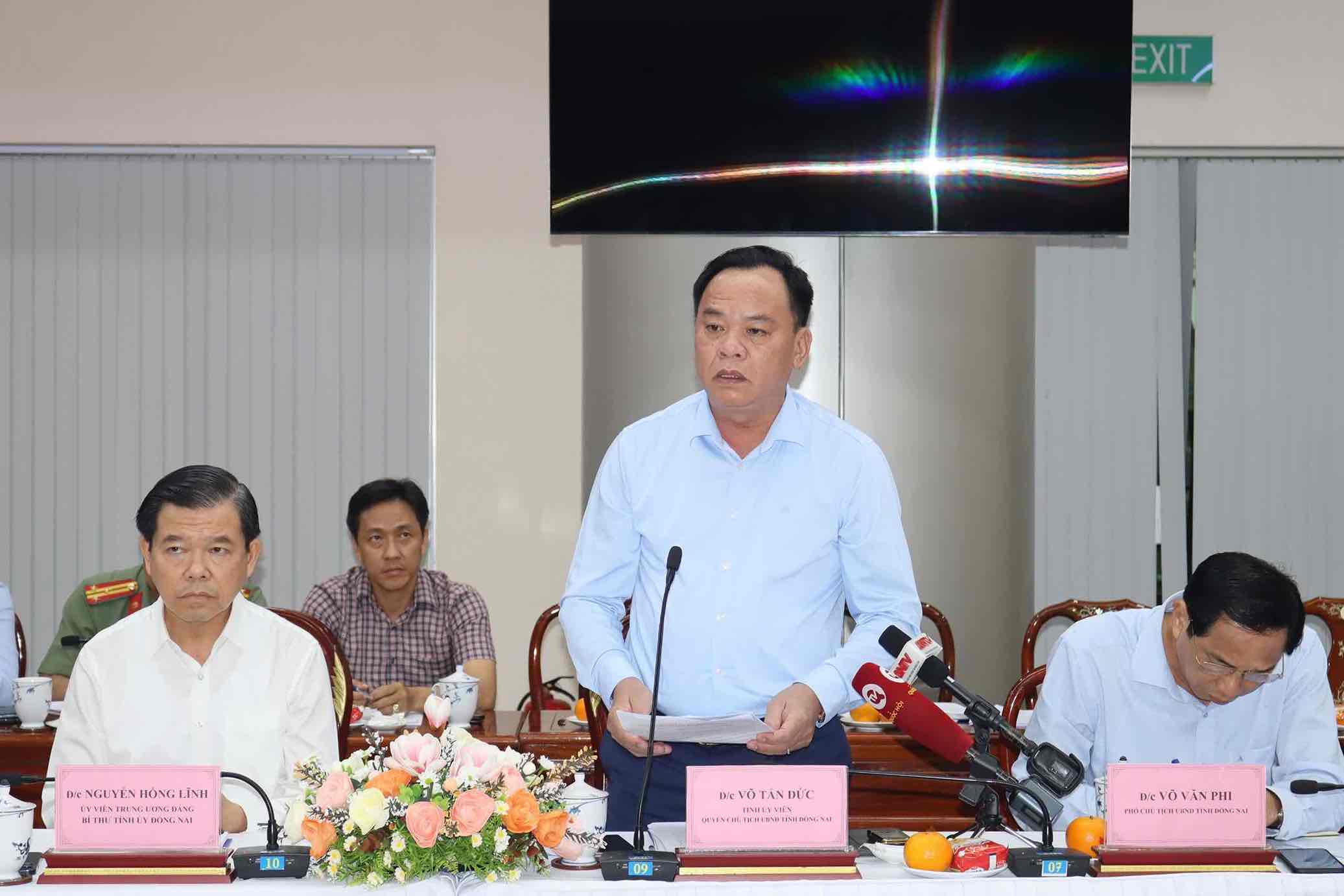 Ông Võ Tấn Đức - Quyền Chủ tịch UBND tỉnh Đồng Nai phát biểu tại buổi làm việc. Ảnh: HAC