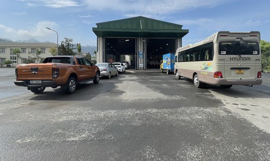 Trung tâm đăng kiểm xe cơ giới Hòa Bình 28-01S đang đứng trước nguy cơ phải đóng cửa. Ảnh: Minh Nguyễn