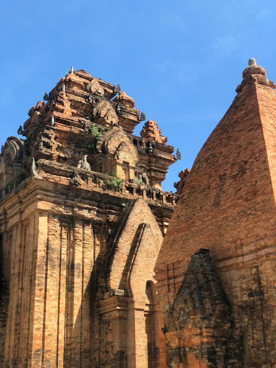 Di tích Tháp Bà Ponagar có niên đại xây dựng khoảng từ thế kỷ thứ VIII đến thế kỷ XIII. Ảnh: P.Linh