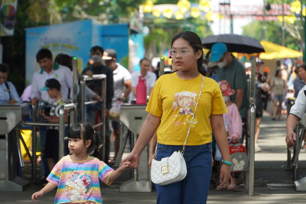 Nhân ngày Quốc tế thiếu nhi, tại Thảo Cầm Viên cũng miễn phí vé vào cổng cho trẻ dưới 1,3m.