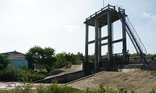 Hệ thống thủy lợi phục vụ vùng nuôi trồng thủy sản ở thị xã Vĩnh Châu (tỉnh Sóc Trăng) chưa đáp ứng nhu cầu sản xuất. Ảnh: Phương Anh