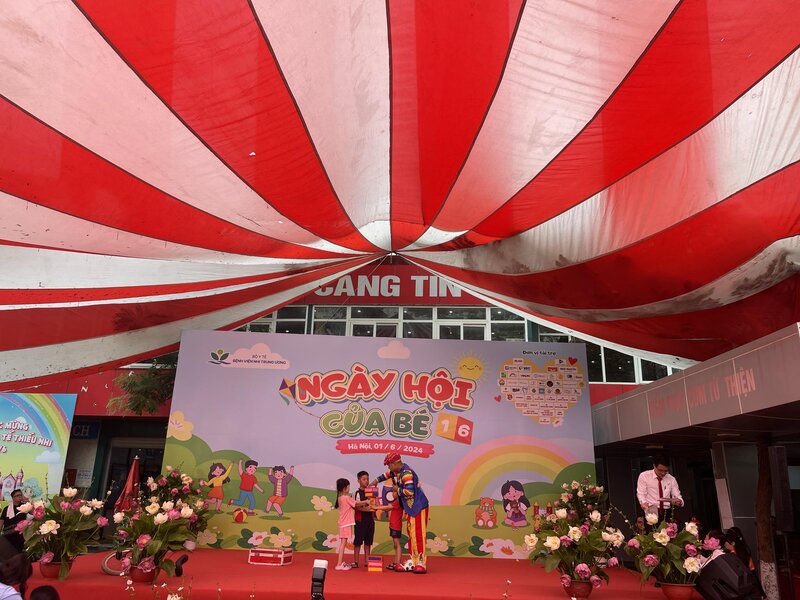 Nhiều hoạt động được tổ chức cho các bệnh nhi vui Tết thiếu nhi. Ảnh: Hà Lê