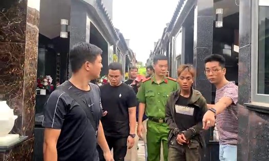 Nhóm đối tượng chuyên trộm cắp ở nghĩa trang TP.Buôn Ma Thuột, tỉnh Đắk Lắk bị lực lượng chức năng bắt giữ. Ảnh: Sỹ Đức