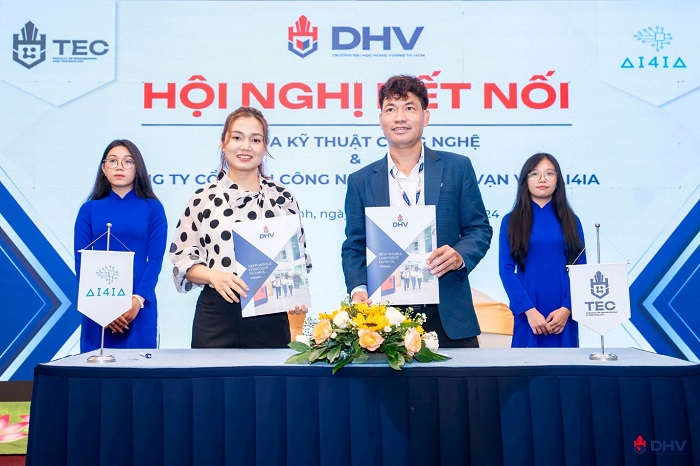 TS. Nguyễn Văn Dũng – Trưởng Khoa Kỹ thuật Công nghệ - DHV ký kết hợp tác với doanh nghiệp. Ảnh: Trường ĐH Hùng Vương Tp.HCM