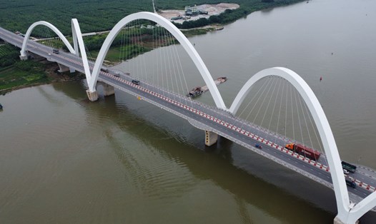 Cầu vòm thép cao nhất Việt Nam, tổng vốn đầu tư gần 2.000 tỉ đồng. Ảnh: Vĩnh Hoàng