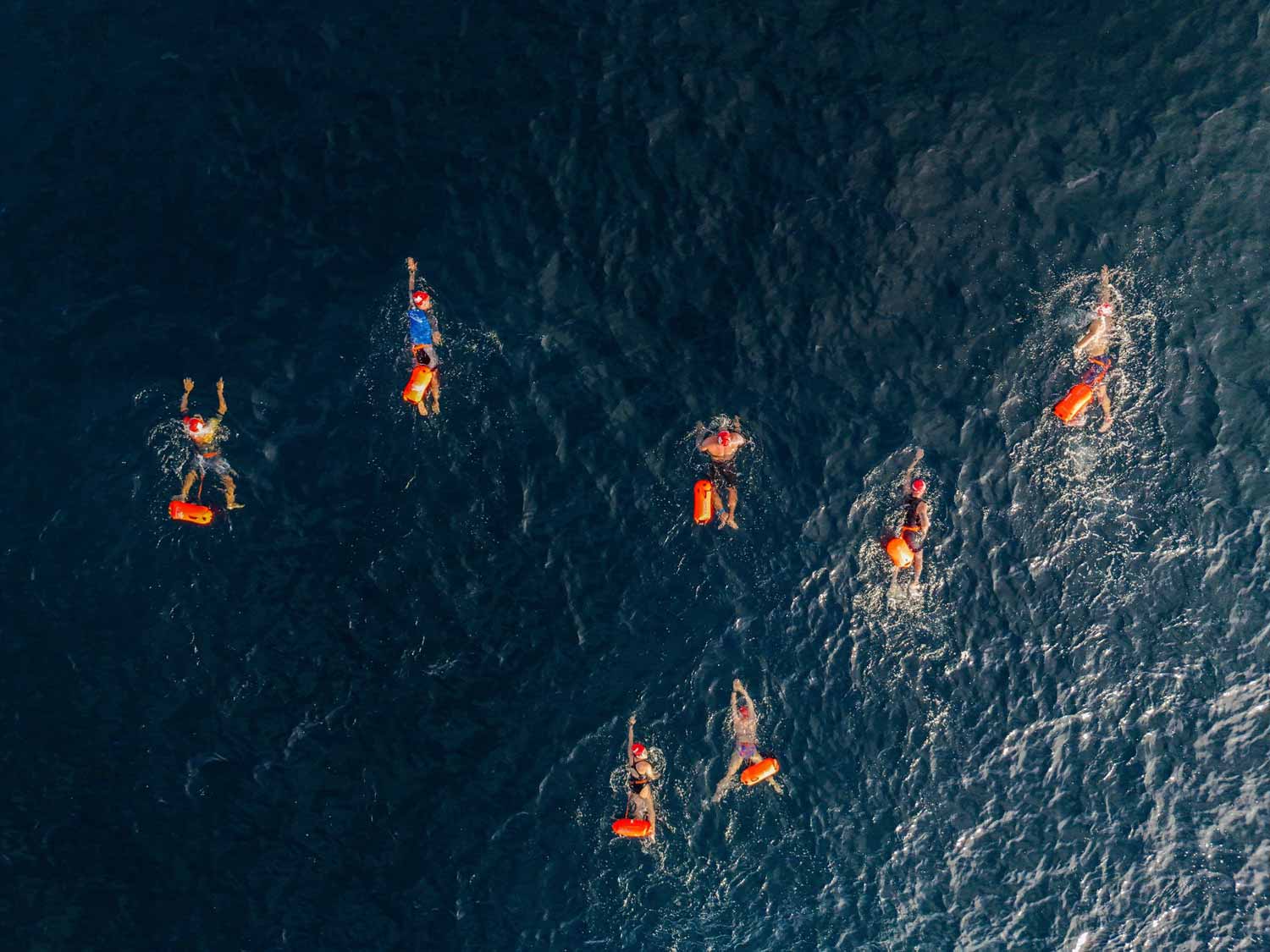 Bơi vượt biển là một trải nghiệm thú vị mà các du khách, vận động viên tới với Lý Sơn đã được trải nghiệm. Hoạt động thuộc giải Bơi vượt biển Lý Sơn, Lý Sơn Cross Island 2024, nằm trong chuỗi sự kiện văn hóa, thể thao kích cầu du lịch diễn ra tại huyện đảo Lý Sơn, tỉnh Quảng Ngãi.